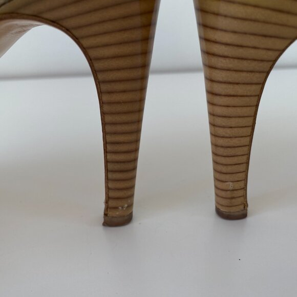 🇮🇹 Made in Italy | Salvatore Ferragamo｜Gold Leather｜Vara Bow Peep Toe Pumps - Picture 15 of 16